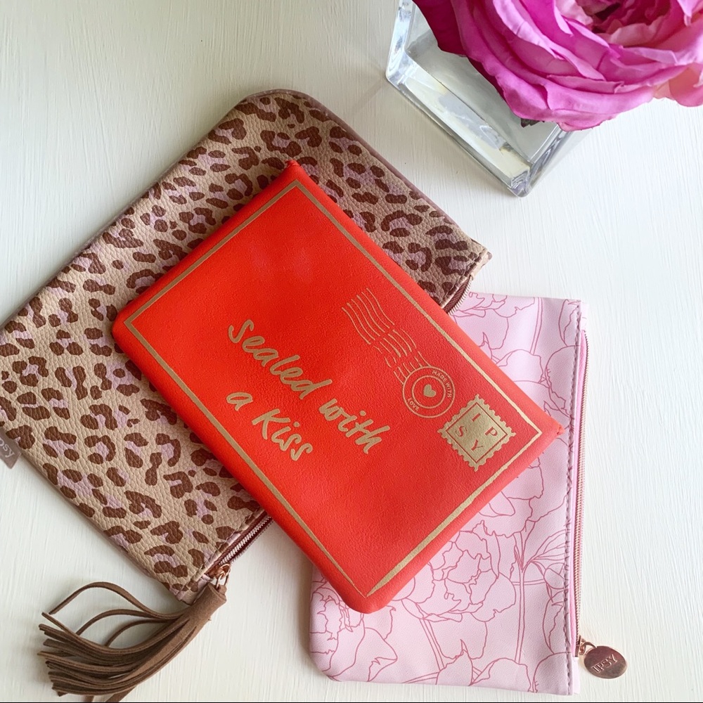IPSY ❤️ selection of makeup bags. FREE lip scrub!
